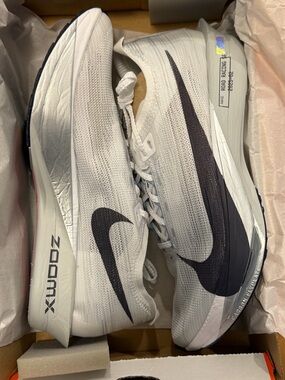 ZoomX Streakfly 2 White/Obsidian Mist Running Shoes Box Label